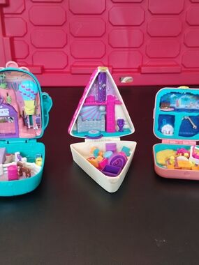 3 Polly Pocket Mini Triangular Pink Playset with Assorted Accessory Pieces
